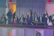 Trump balla con i Village People, lo show al sorteggio dei Mondiali - Video