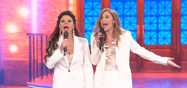 De Filippi e Fagnani dive anni '90, l'imitazione (incredibile) a Tu si que vales