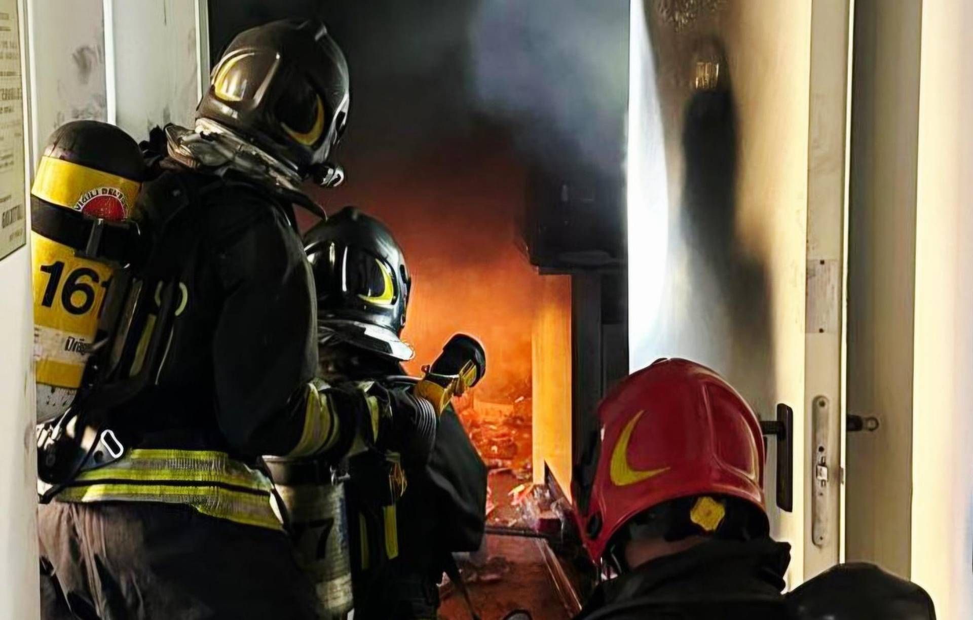 71enne muore nel rogo in casa