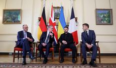 Merz, Starmer, Zelensky e Macron nell'incontro a Londra - Afp