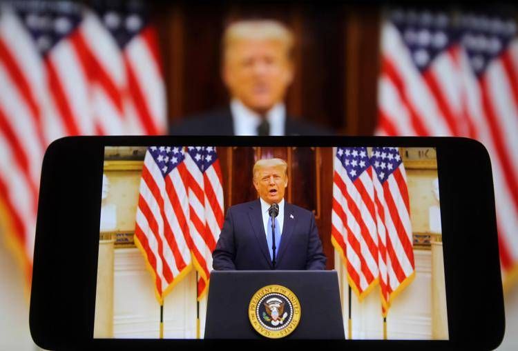 ftg_ipa23076433_donald_trump_smartphone image Donald Trump - Ipa