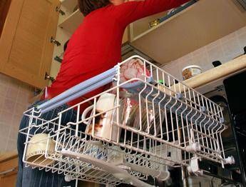 Una lavastoviglie - (Fotogramma/ipa)