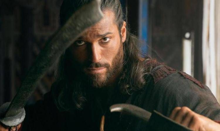 Can Yaman nei panni di Sandokan