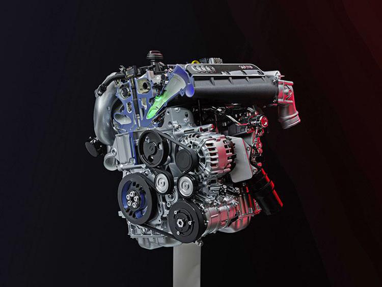 Audi e il fascino intramontabile del cinque cilindri