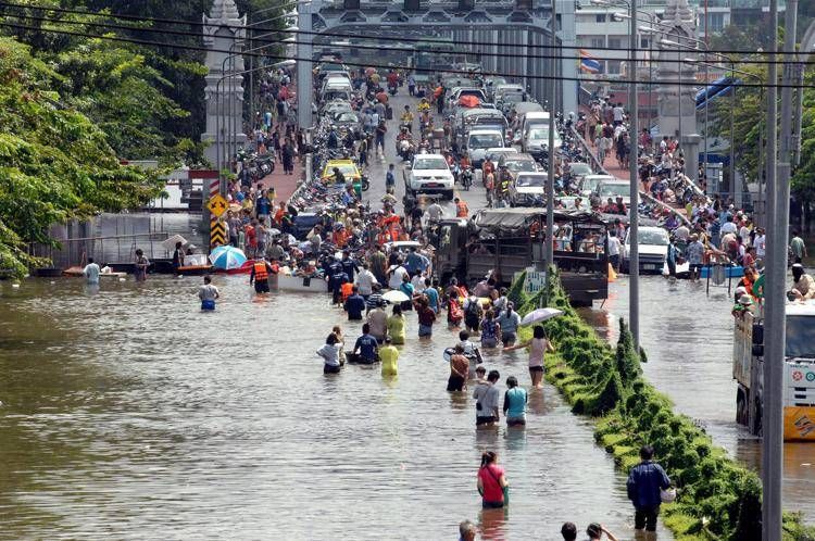 Indonesia e Sri Lanka, le alluvioni provocano un disastro che non fa notizia (o quasi) in Occidente