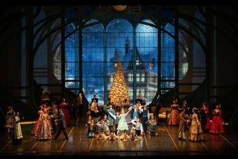 Danza, al Teatro dell'Opera di Roma 'Lo Schiaccianoci' firmato Paul Chalmer