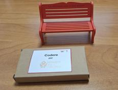 Violenza sulle donne, 'Piccola Panchina Rossa' da scrivania: il regalo per sostenere la speranza