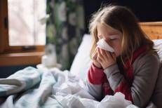 Bambina con l'influenza - 123RF