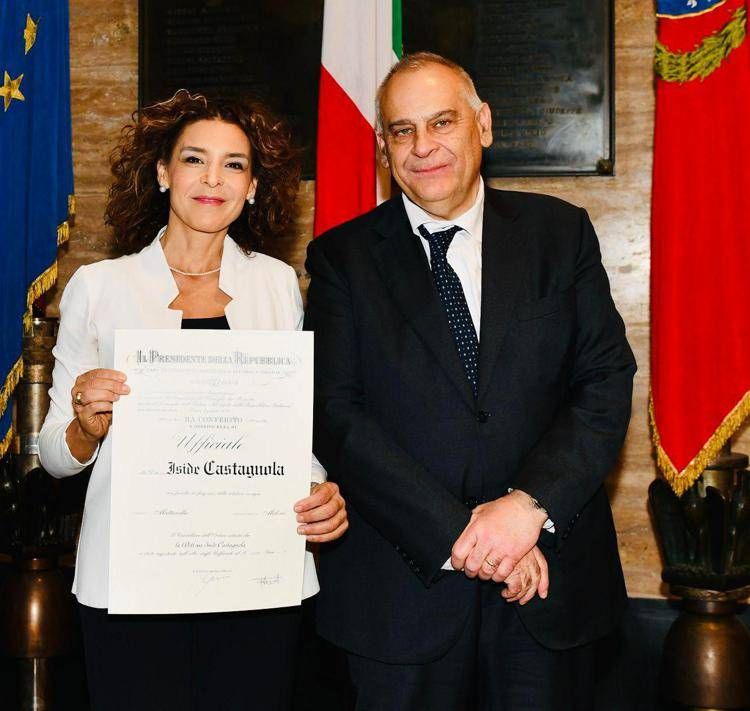 L'avvocato Iside Castagnola nominata Ufficiale al Merito della Repubblica Italiana per il suo impegno contro il cyberbullismo