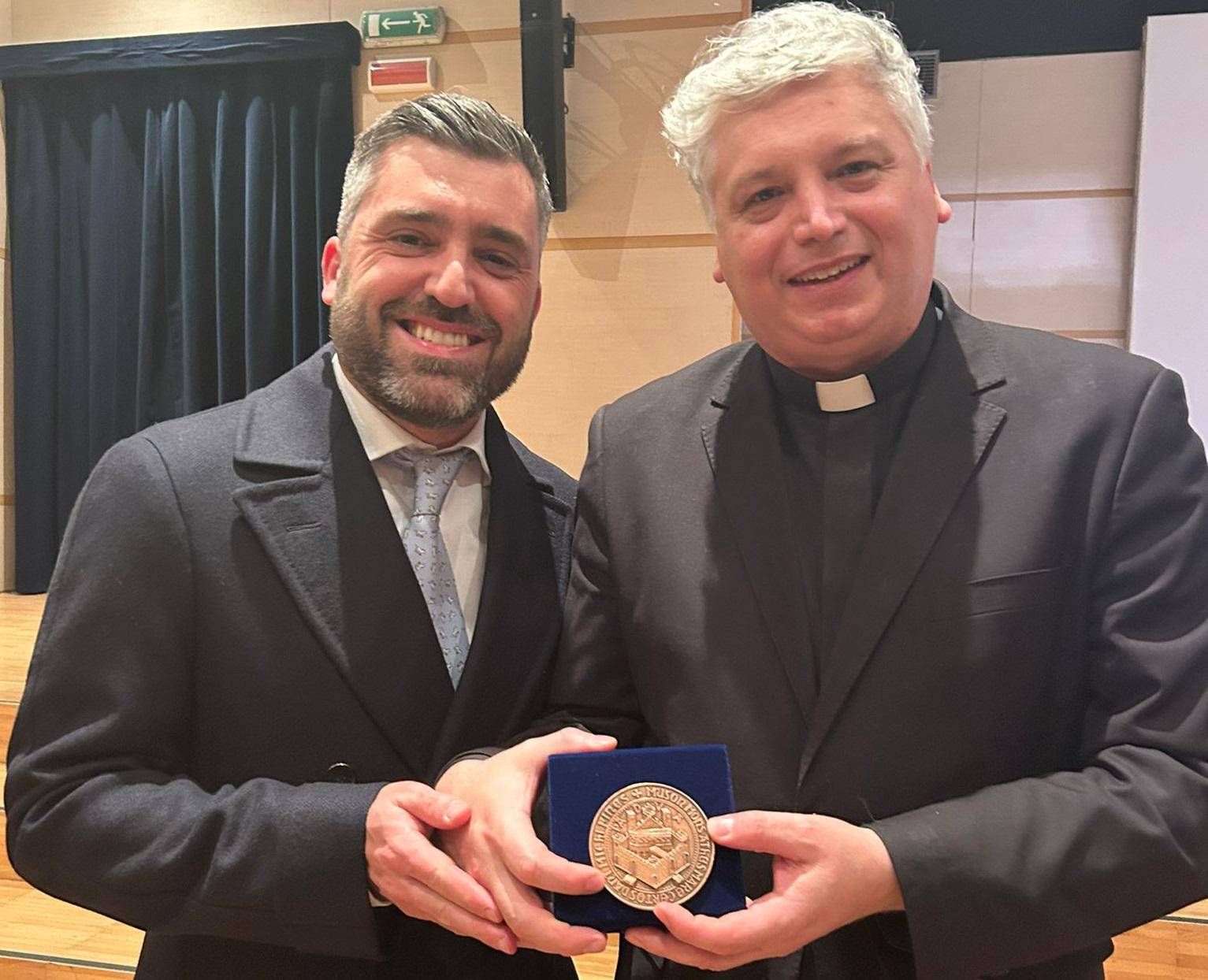 Ail Padova, a don Marco Brusutti il sigillo della città per l'impegno umanitario