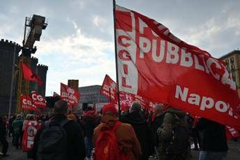 Il corteo Cgil a Napoli (Fotogramma/Ipa)