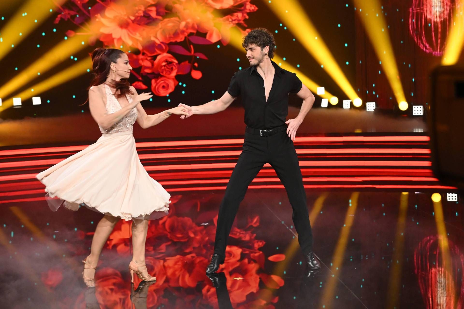 Ballando, Delogu: "Io e Nikita non stiamo insieme". Ma la giuria non ci crede...