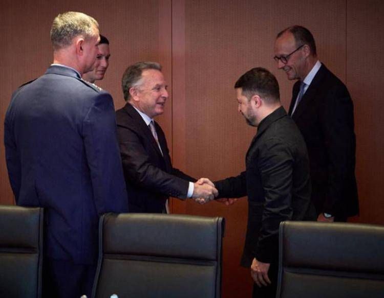 Ucraina, oggi nuovo vertice a Berlino. Witkoff: "Molti progressi con Zelensky"