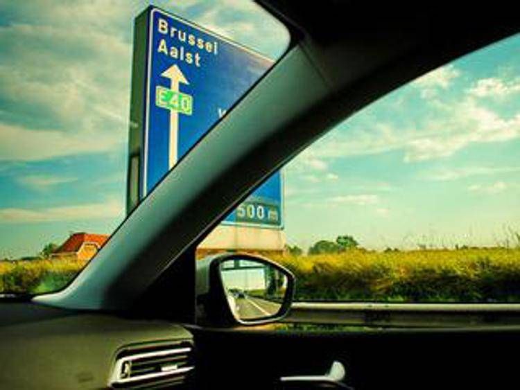 Viaggiare in sicurezza durante le feste: i controlli fondamentali da fare all’auto