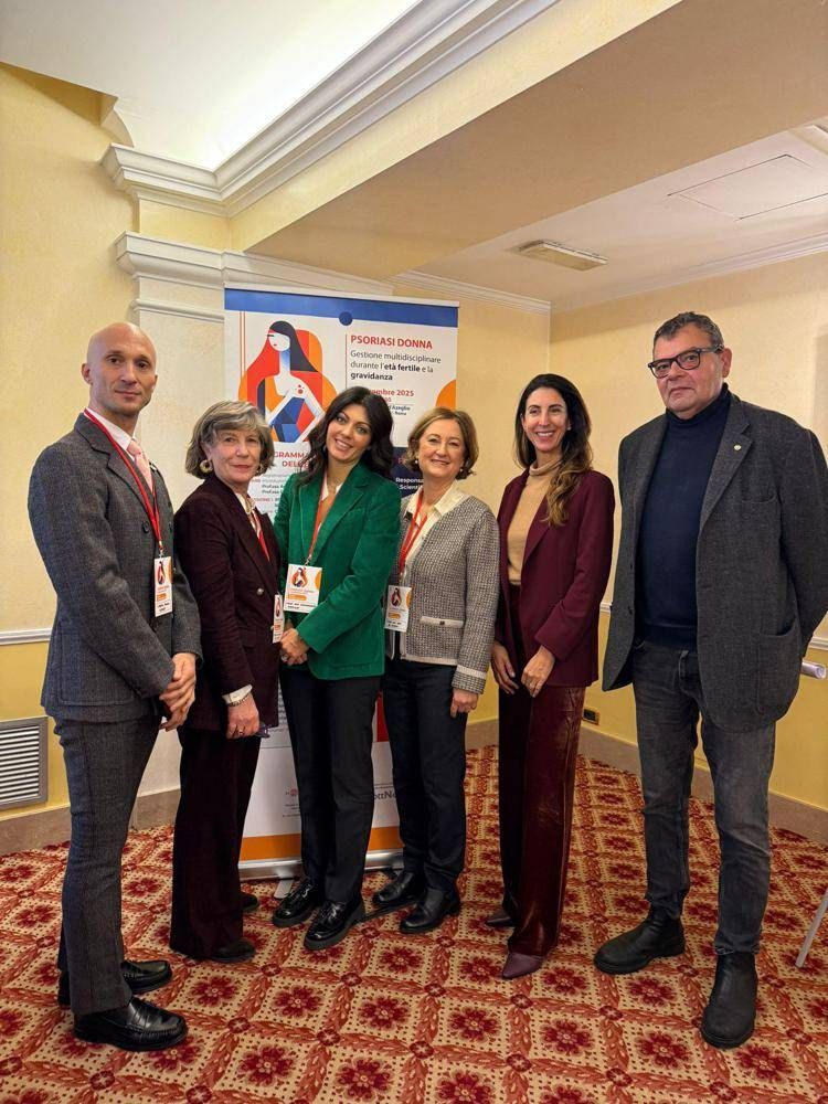 whatsapp_image_2025-12-16_at_11.31.06 image Da sinistraOberto Mandia;Clara De Simone;Annunziata Dattola;Sara De Carolis;Maria Sole Chimenti;Pier Luigi Bartoletti.