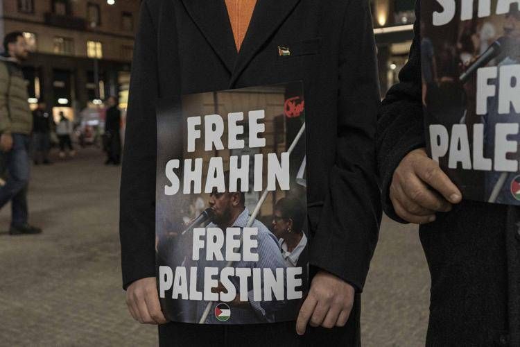 Milano, manifestazione pro Pal in solidarietà con l'imam Shahin  - Fotogramma /Ipa