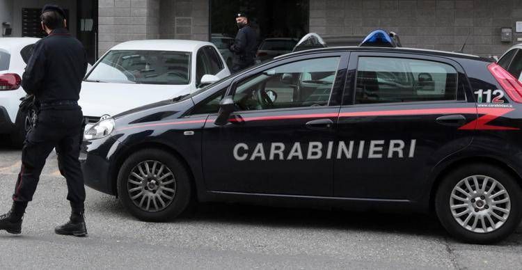 Prato, sequestro nella comunità cinese: arrestati i carcerieri, scoperta la cantina-prigione