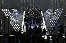 Il Millennium Bridge a Londra (Afp)