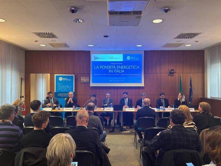 Energia: Oipe, nel 2024 2,4 milioni di famiglie in povertà energetica