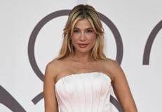 Foto della figlia minore sui social, prosciolta Clizia Incorvaia