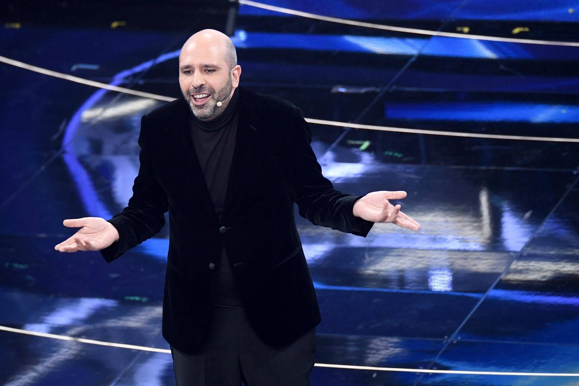 Dono di Natale da Checco Zalone, stasera videomessaggio su Mediaset a reti unificate