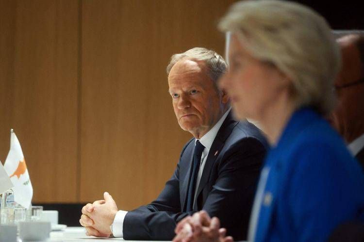 Donald Tusk e Ursula von der Leyen - (Afp)