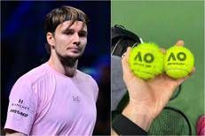 Alexander Bublik e le palline degli Australian Open - Ipa/Fotogramma e Telegram