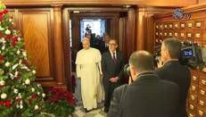 Leone XIV al Senato, La Russa gli dona una 'campanella' - Video