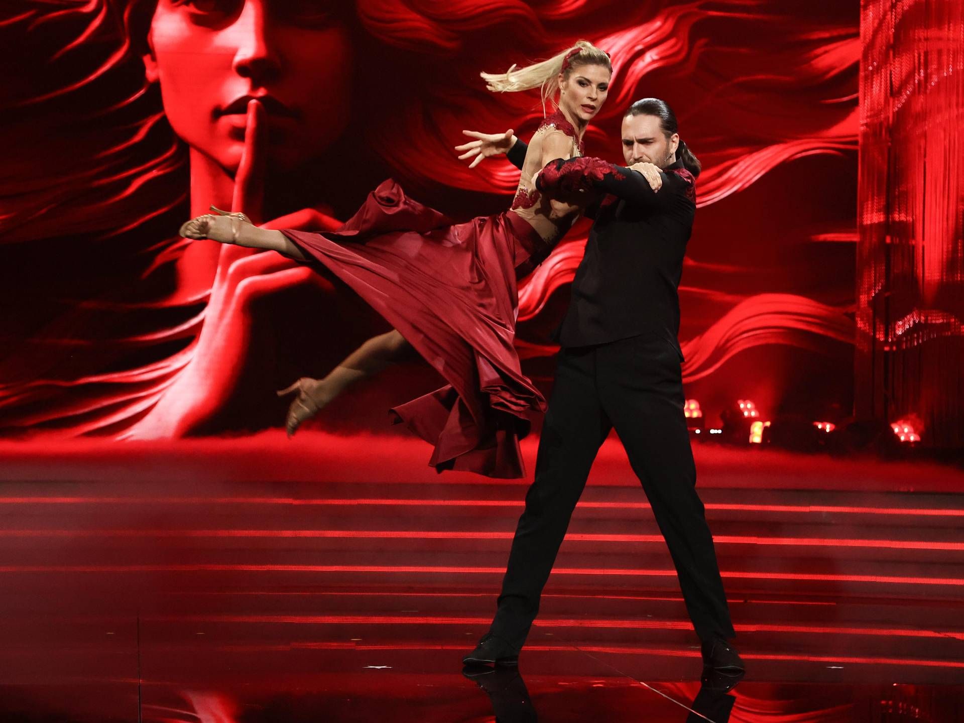 Ballando, Lucarelli furiosa con Colombari-Favilla: "Vi metterei le mani addosso"