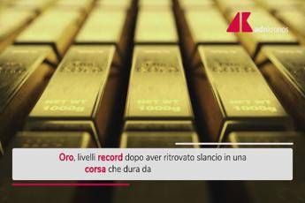 Oro, nuovo record storico: superati i 4.400 dollari l'oncia