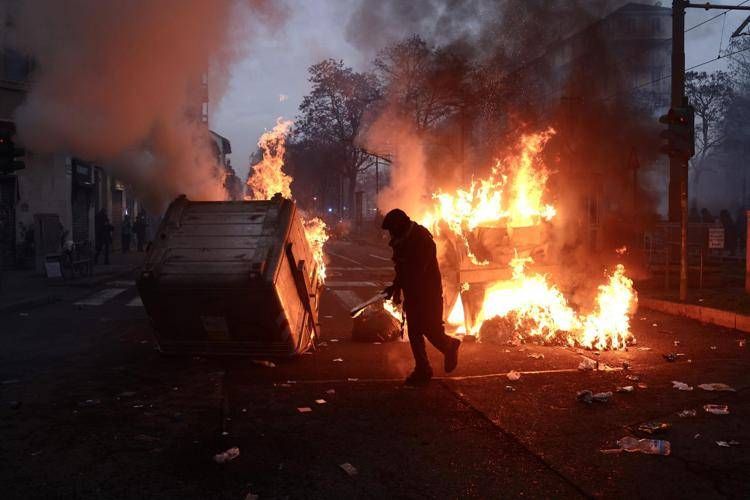 Torino, disordini al corteo per Askatasuna - Fotogramma /Ipa
