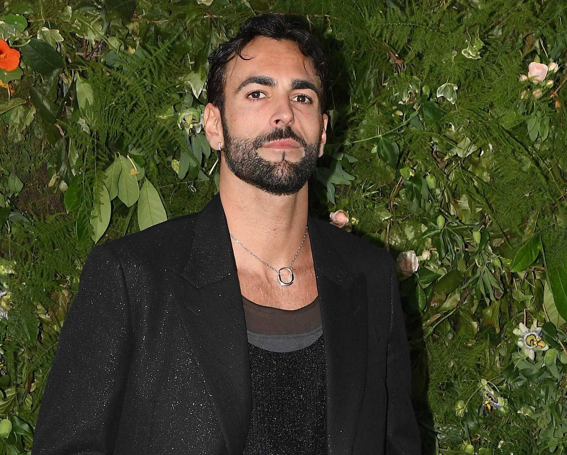 Mengoni versione Grinch, la confessione sui social: "Mi fa schifo il Natale"
