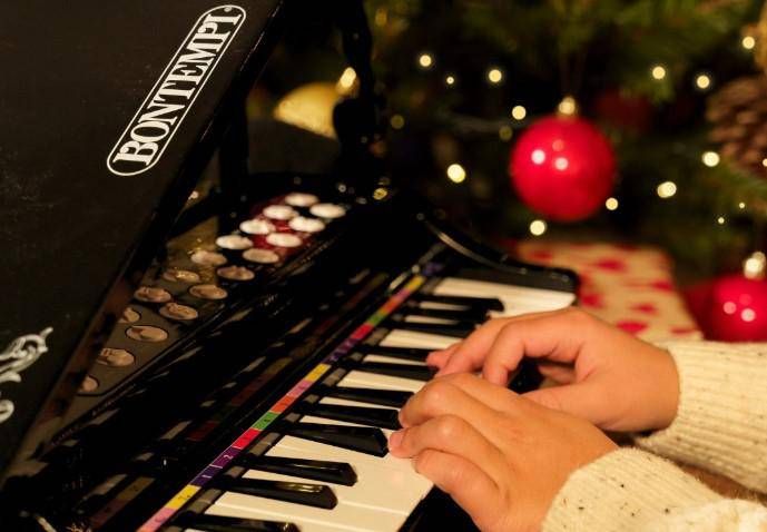 Morto a 93 anni Paolo Bontempi, l’ingegnere che inventò la tastiera e portò la musica sotto l’albero di Natale