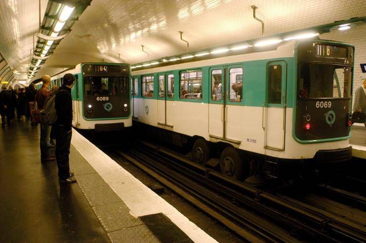 Metropolitana di Parigi, repertorio (Fotogramma/Ipa)