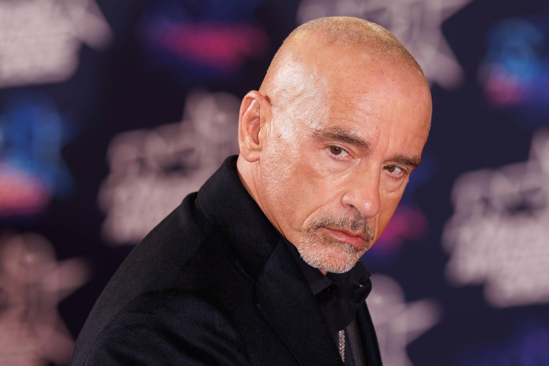 Eros Ramazzotti, il vicino gli fa causa per 200mila euro: cosa succede