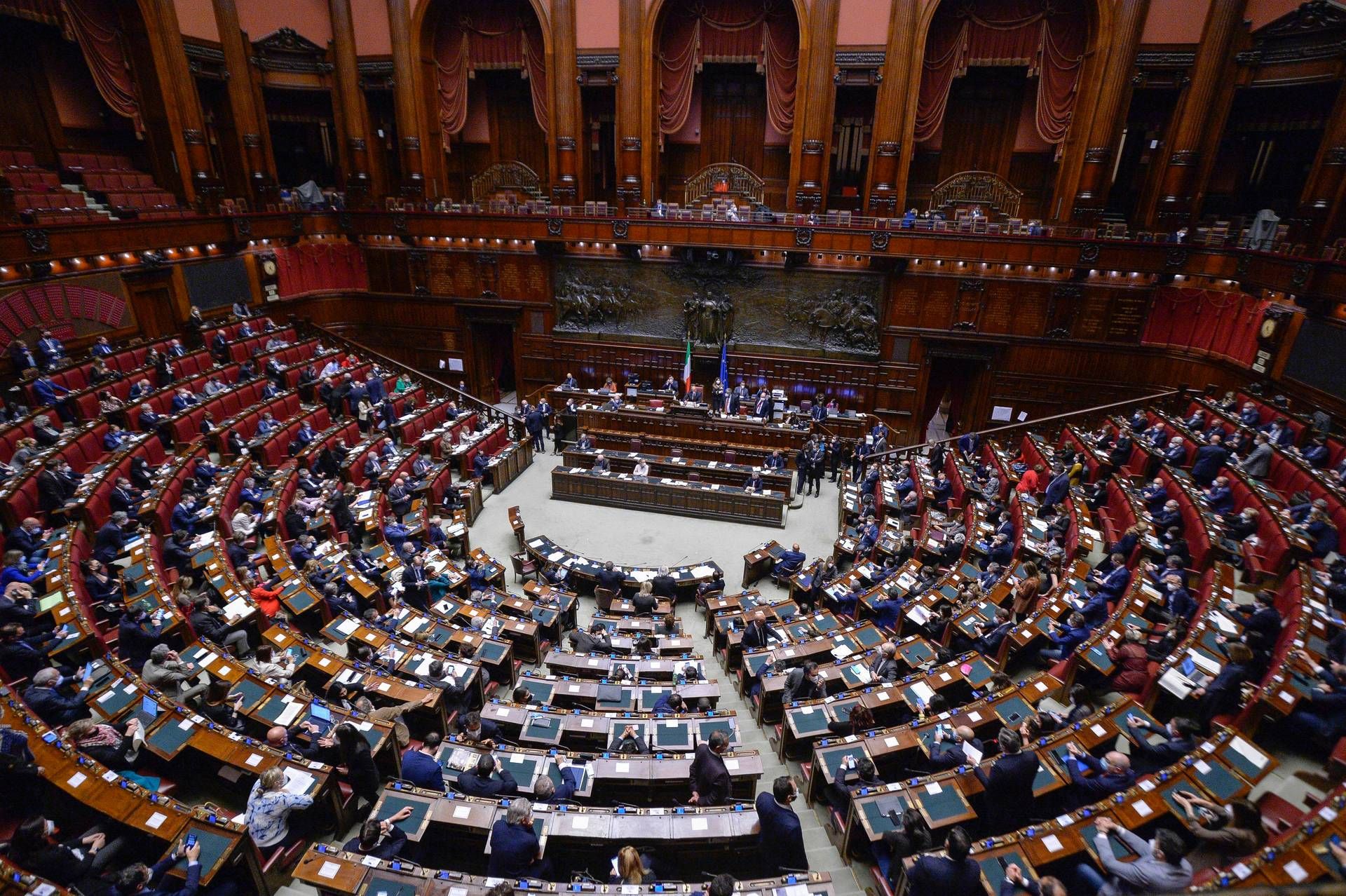 oggi alla Camera, lunedì il voto sulla fiducia