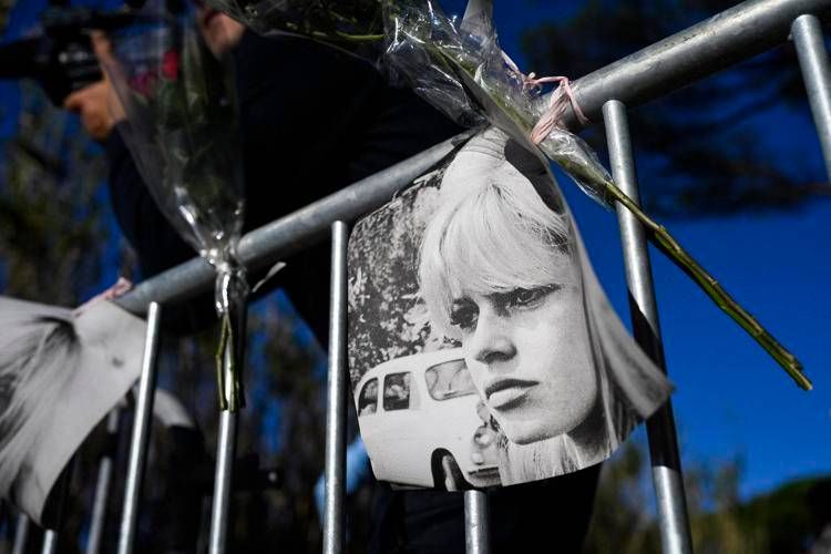Fiori a La Madrague dopo la morte di Brigitte Bardot - Afp