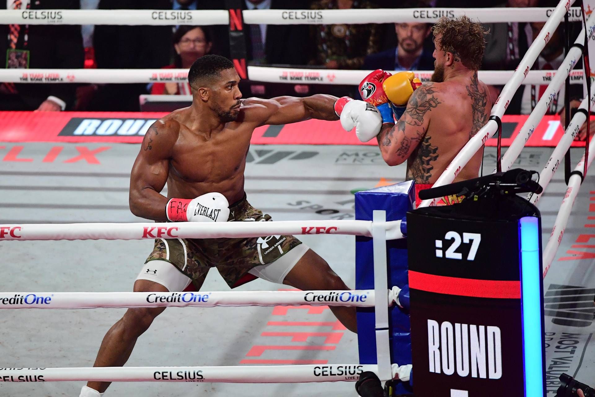 Joshua, incidente in Nigeria: il Suv si schianta, 2 morti