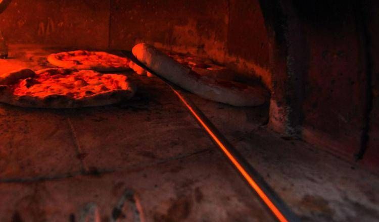 Pizza in forno, repertorio (Fotogramma)