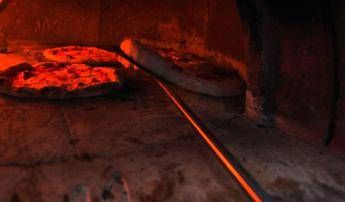 Pizza in forno, repertorio (Fotogramma)