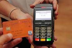 Pagamento con bancomat - (Fotogramma/Ipa)