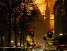 La chiesa in fiamme (Fotogramma/Ipa)