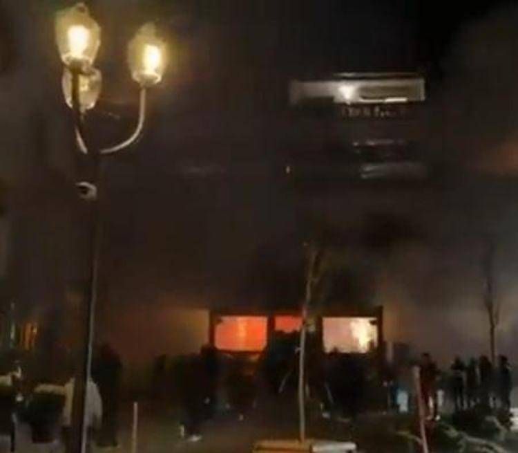 Il bar svizzero a fuoco