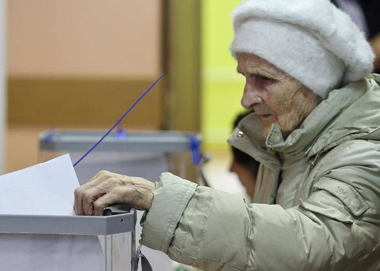 Un seggio russo (Fotogramma/Ipa)