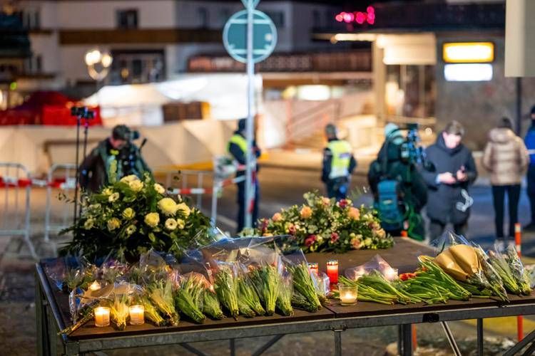Fiori e candele vicino al luogo della tragedia (Afp)