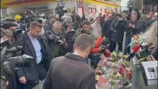 Crans-Montana, Tajani sul luogo della tragedia depone corona di fiori - Video