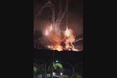 Attacco al Venezuela, aeroporto colpito e raffica di esplosioni - Video