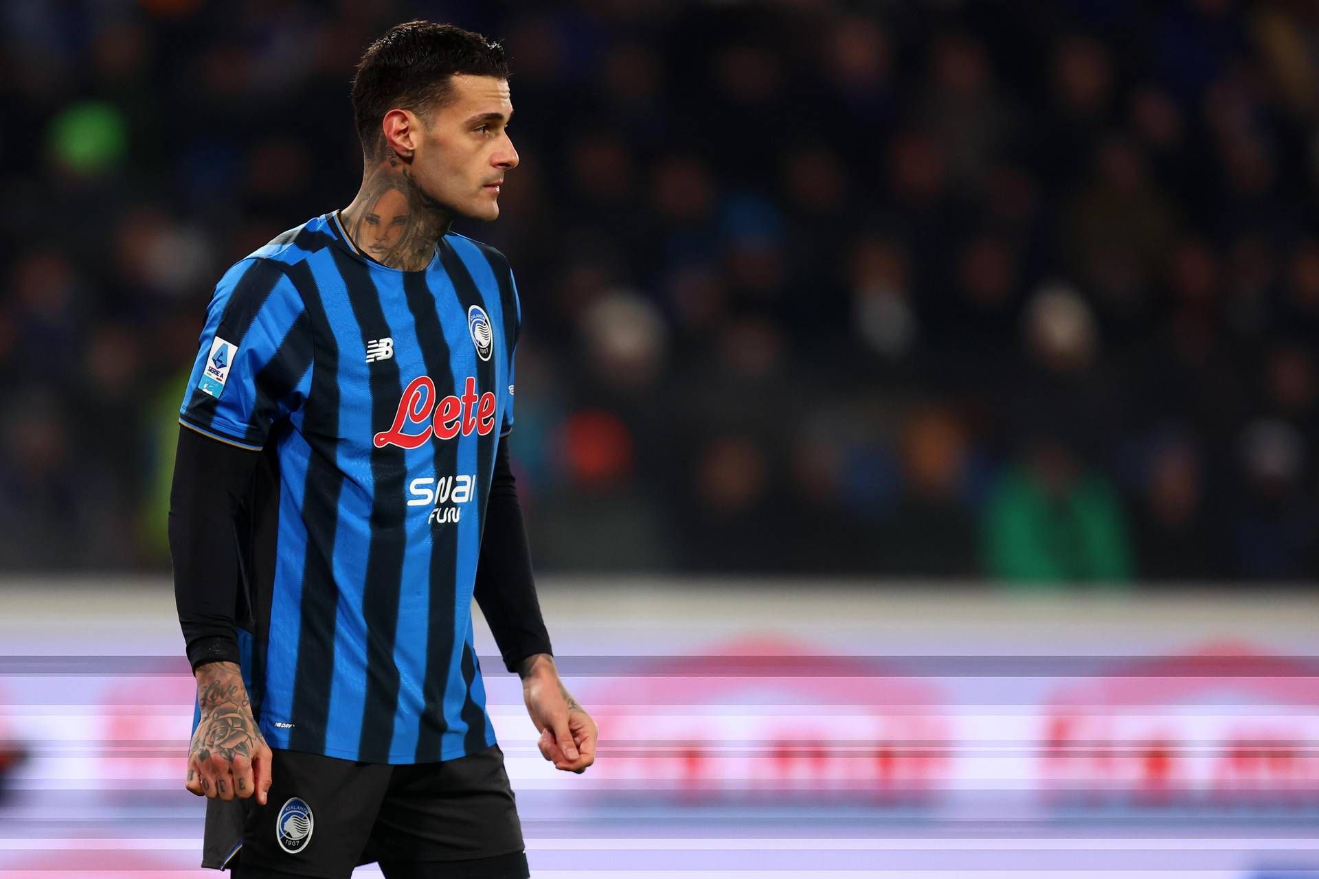 Atalanta-Roma, gol di Scalvini e Scamacca e doppio check Var tra le proteste. Cos’è successo