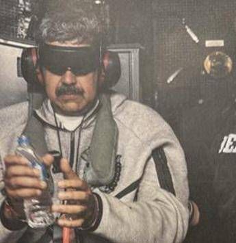 Maduro, la foto di Trump diventa uno spot: boom vendite per la felpa