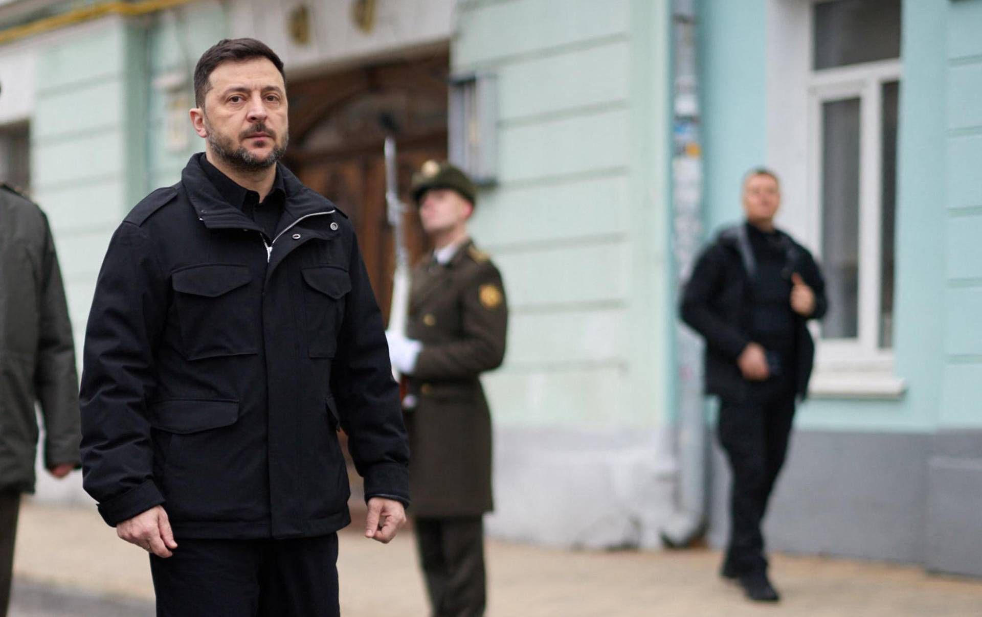 vertice di Parigi, attacchi russi e mosse di Zelensky